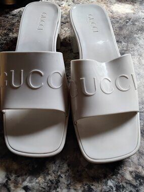 Original Gucci  sandal new size 9 good 9.5